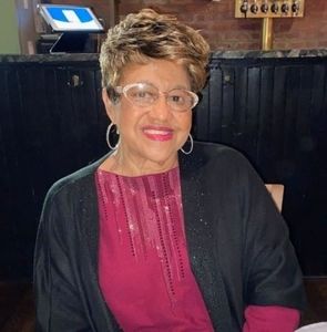 Meet your Posher, Nona